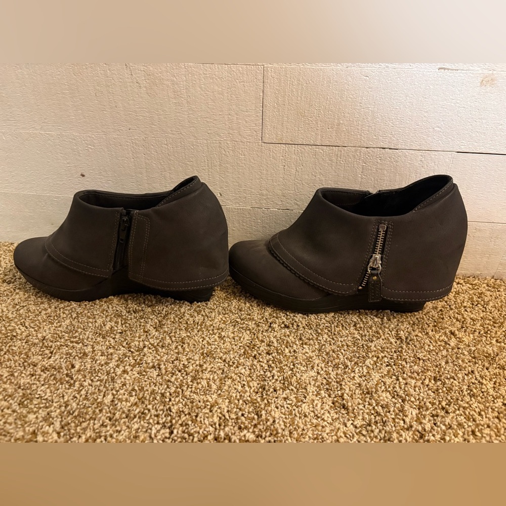 Dr. Scholl’s Charcoal Wedge Ankle Booties with Side Zipper Comfort Shoes - Picture 3 of 9